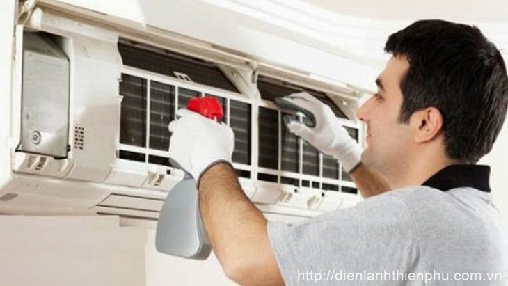 Làm gì khi điều hòa đang chạy tự ngắt?