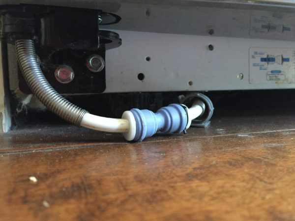 Tủ lạnh bị chảy nước: Nguyên nhân và cách khắc phục